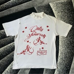 Only Yourself Red Hearts Chase the Love Graphic White T-shirt